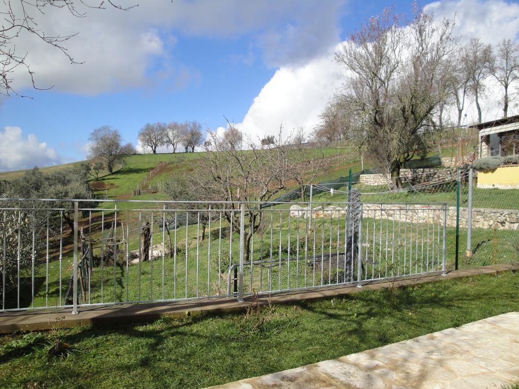 Отель Agriturismo Le Valli Acuto Экстерьер фото