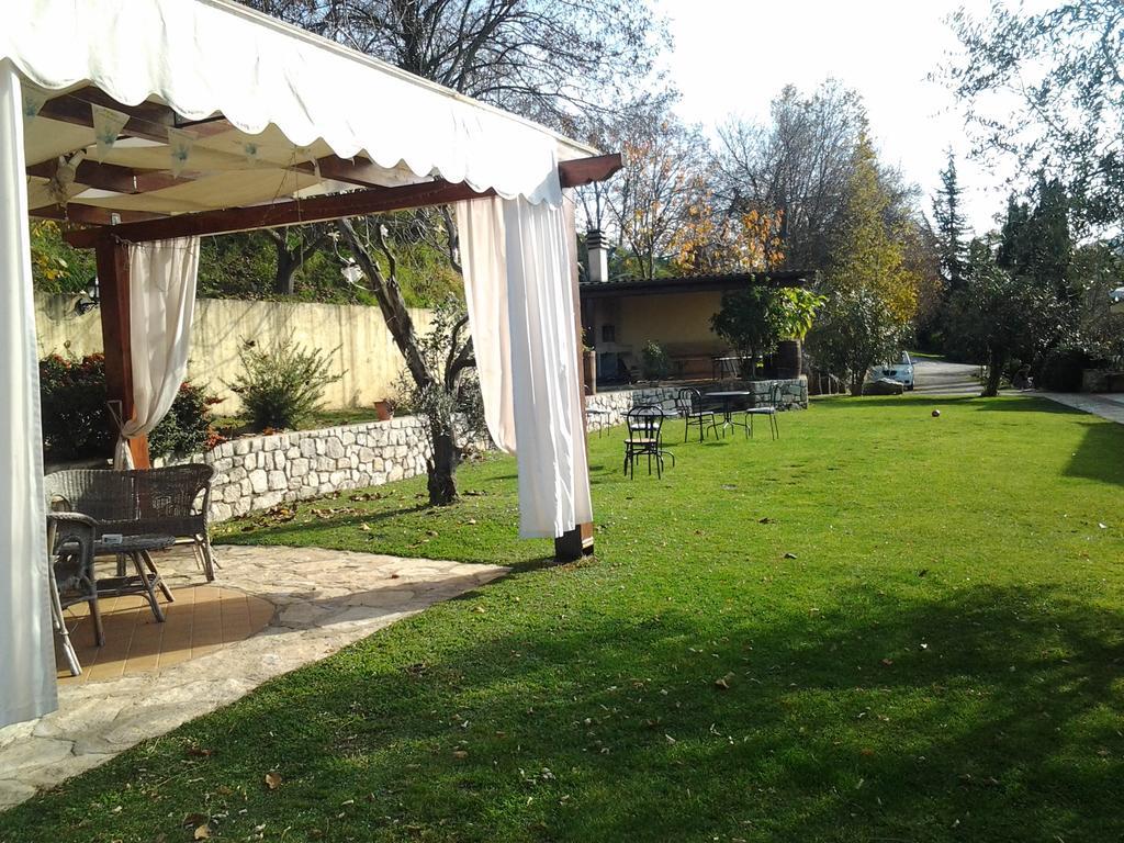 Отель Agriturismo Le Valli Acuto Экстерьер фото